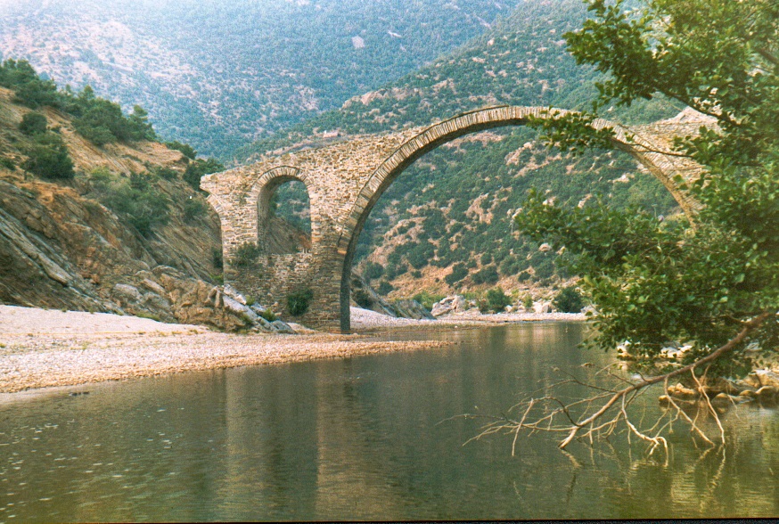 Το πέτρινο γεφύρι