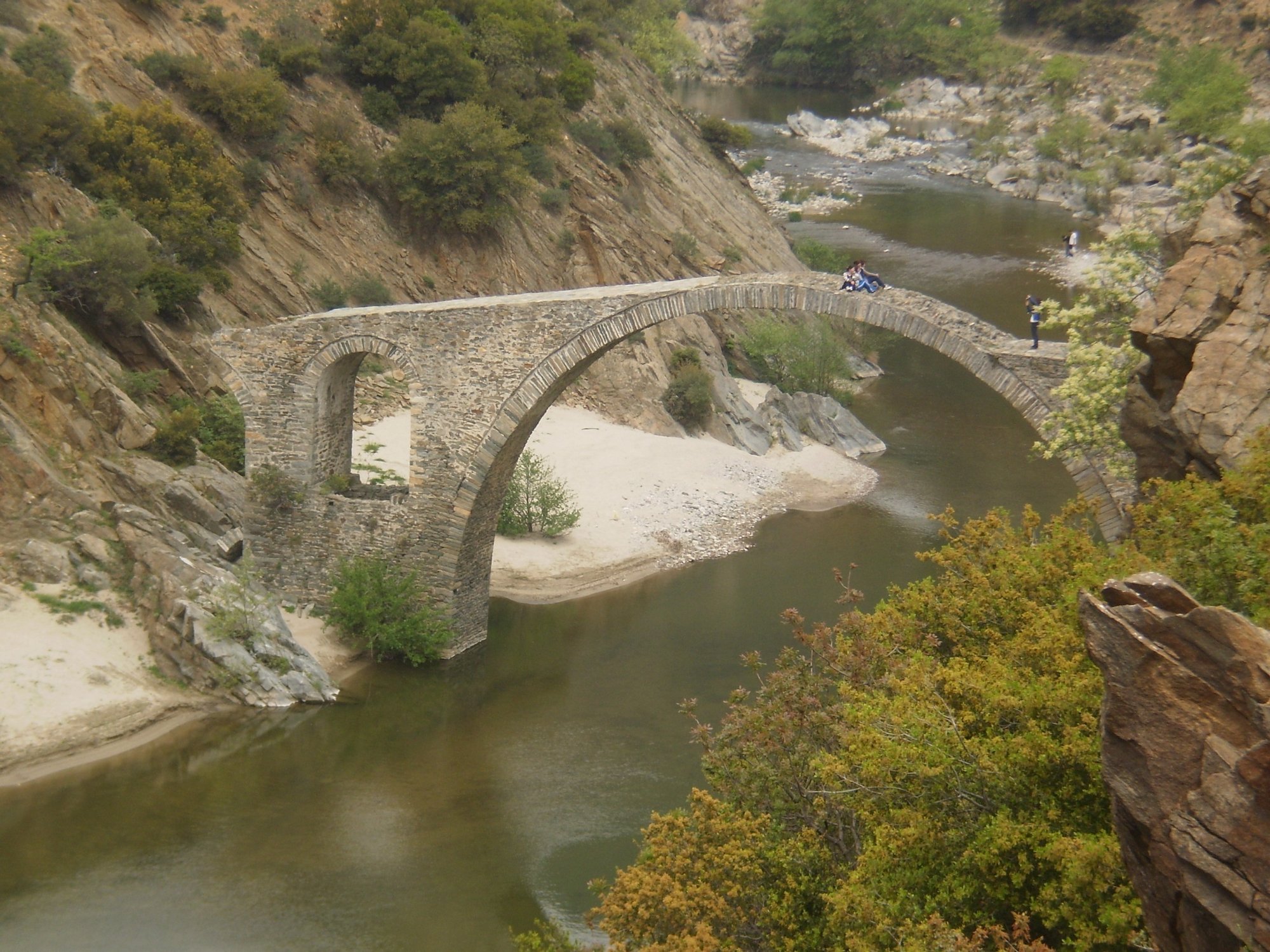 Το πέτρινο γεφύρι