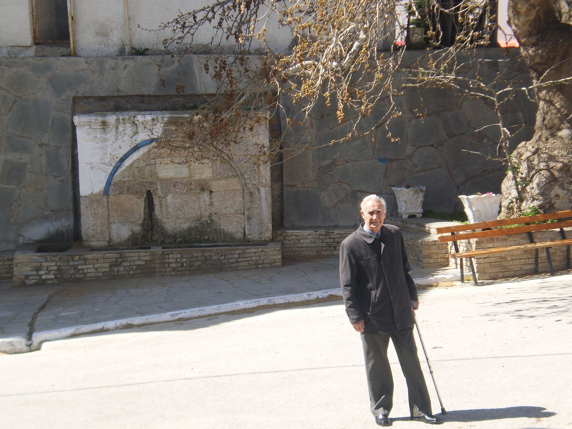 Ο παππούς Μάρκος του οποίου ο παππούς έφτιαξε τη βρύση του Αη-Νικόλα (φωτ. του 2005)