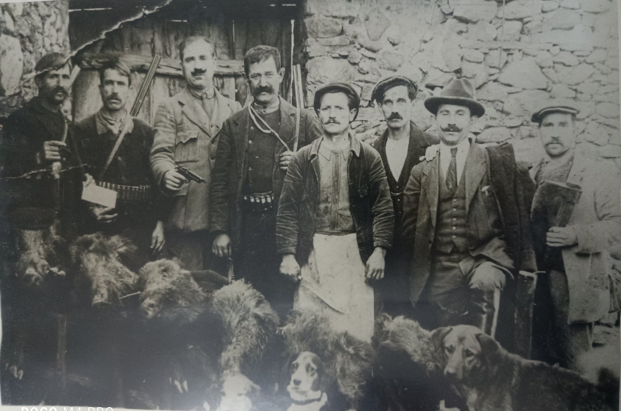 Παραδοσιακή Ομάδα Κυνηγών με Θηράματα
